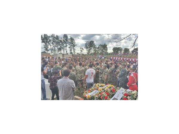 Despiden con honores a militar ahogado en Azotey