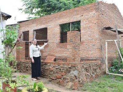 En escuela de Villarrica organizan pollada para finalizar sala de música