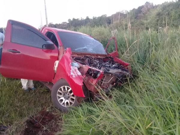 CARMEN DEL PARANÁ: CAMIONETA DESTROZADA TRAS CHOCAR CONTRA UNA COLUMNA