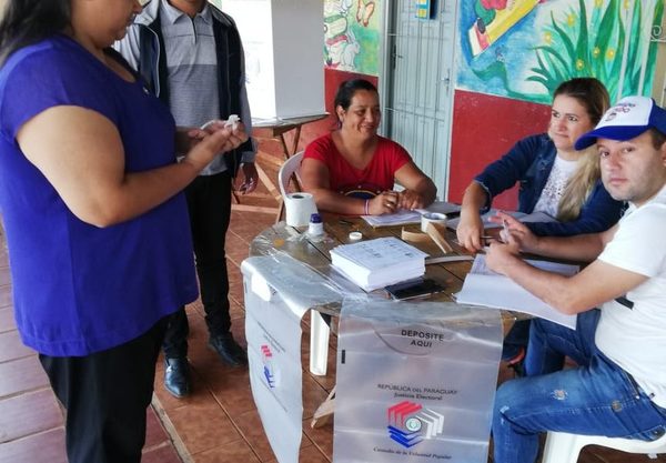 Comienzan a sufragar