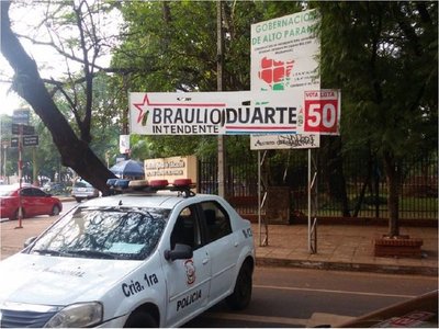 Pasacalles de candidatos copaban lugares de votación en pleno desarrollo de internas