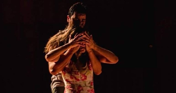 HOY / Suben a escena ‘Entre tú y yo’ y ‘Uropsilus’