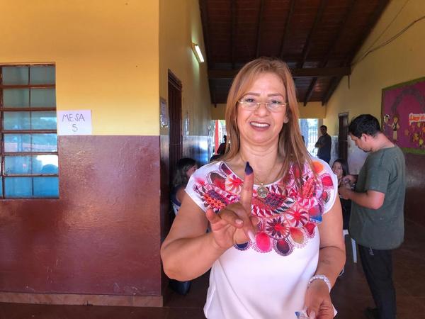 Lilian vota y espera buena participación | Diario Vanguardia 09