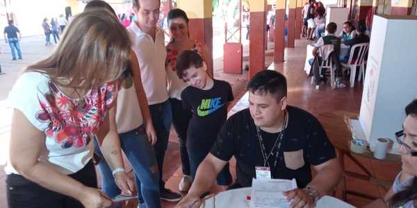 Perla de Cabral y Lilian González votaron en el colegio de Ciudad Nueva