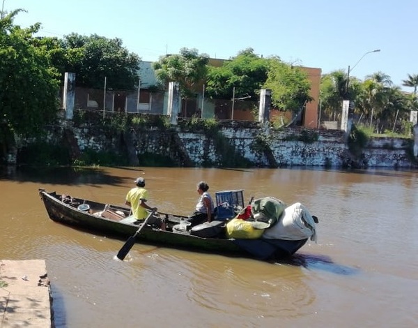 Ahora el río Paraguay inunda a familias
