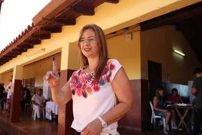 Lilian insta al pueblo colorado a votar - ADN Paraguayo