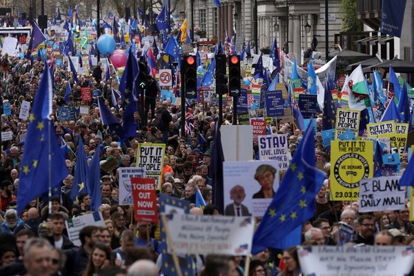 Una gigantesca marcha de un millón de personas pidió fin del Brexit en Londres - ADN Paraguayo