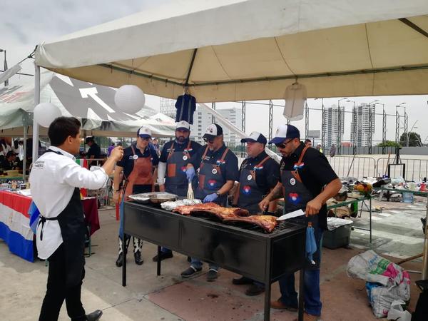 Paraguayos llevan el primer premio en el festival de asado en México