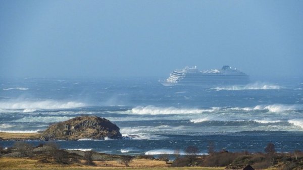 MUNDO | Avería de un crucero noruego con 1.300 pasajeros lleva a difícil evacuación