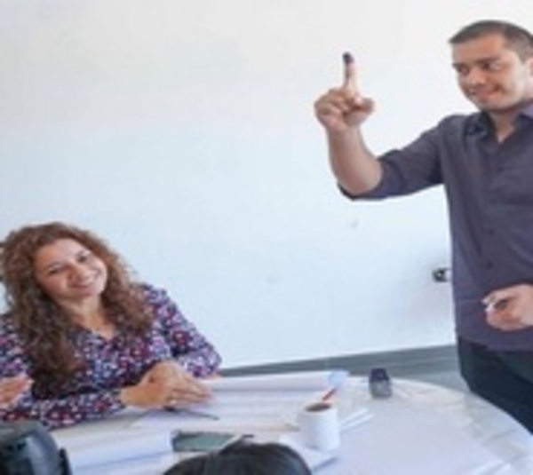 CDE: Oposición formaría alianza para elecciones de mayo  - Paraguay.com