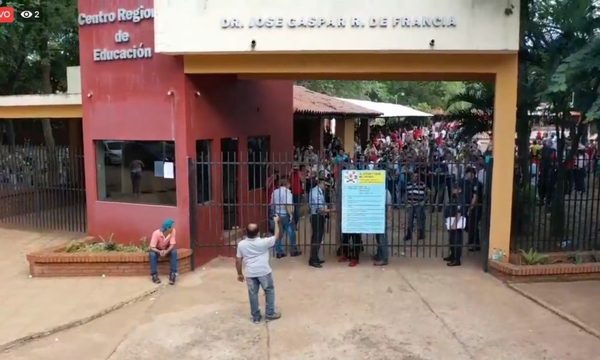 Cierran portones de colegios electorales