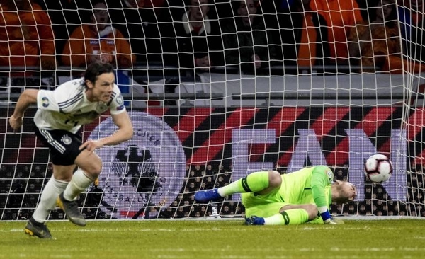 HOY / Alemania vence a Holanda en el último minuto con un gol de Schulz