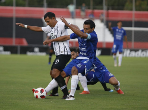 Libertad y Sol de América igualan en emocionante partido