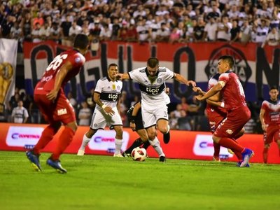 Olimpia no pudo con el penúltimo y sigue perdiendo puntos en casa