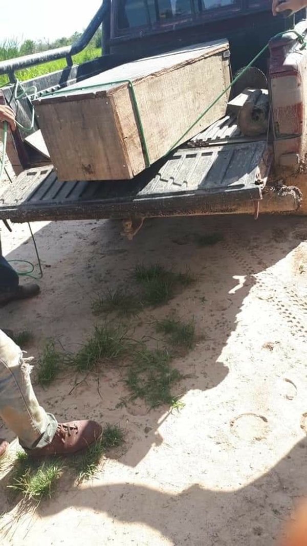 Durísima realidad en el Chaco. Tuvieron que enterrar a un don en un cajón 'improvisado'
