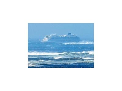 Crucero  llega a puerto en Noruega, tras una dramática evacuación