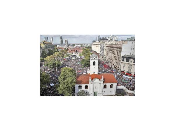 Marchan por los 43 años del golpe cívico-militar argentino