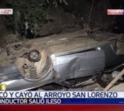 Conductor sale ileso tras grave accidente en San Lorenzo  - Paraguay.com