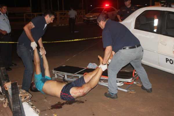 Mujer muere durante accidente entre motocicleta y un transeúnte