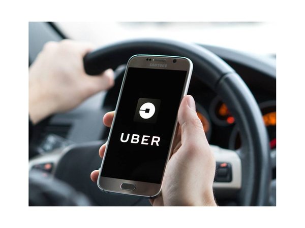 Chofer de Uber "tanteó" a pasajera