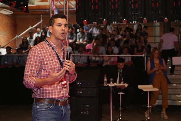 Para Santiago Peña, resultado de convención “es una decisión errada”