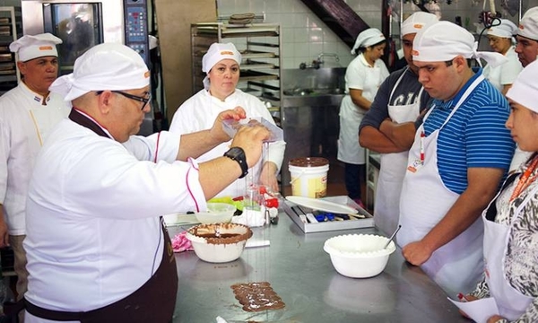 HOY / Chocolates para Semana Santa: Chef de Casa capacitará a confiteros