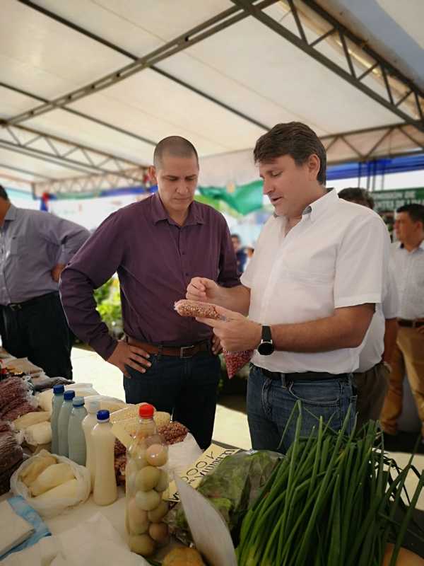 Gobierno pretende reestructurar créditos a productores - .::RADIO NACIONAL::.