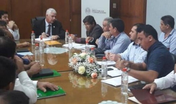 Intendentes del A. Paraná piden de urgencia mejoras de caminos de sus comunidades