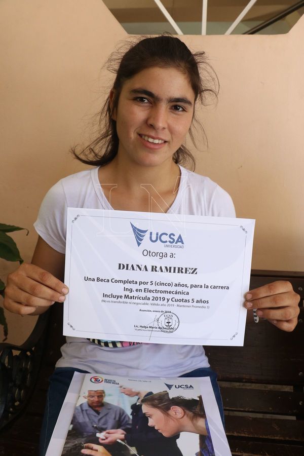 Joven mecánica de Limpio inició la universidad mediante beca obtenida