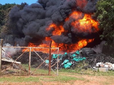 Incendio de gran magnitud en Luque - Nacionales - ABC Color
