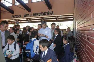 Autoridades se comprometen a reparar emblemática escuela de Ayolas tras visita del presidente | .::Agencia IP::.