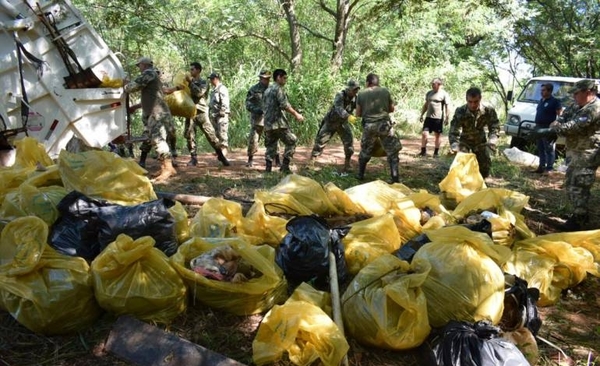 HOY / Militares se suman al Basura Challange en Luque