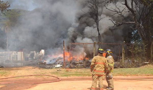 Incendio de gran magnitud en Luque | Paraguay en Noticias