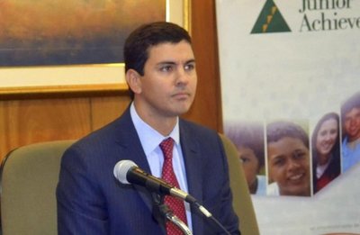 Santiago Peña sigue creyéndose el centro del universo, dice Calé » Ñanduti