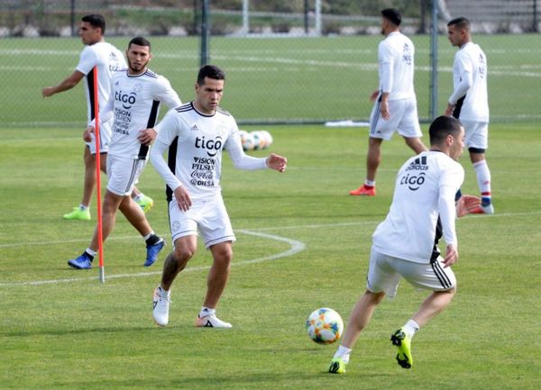 Paraguay buscará aplazar al equipo de su ex DT Martino