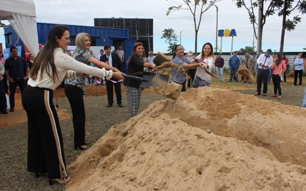 Realizan la palada inicial en el "Shopping Costanera Encarnación" » Ñanduti