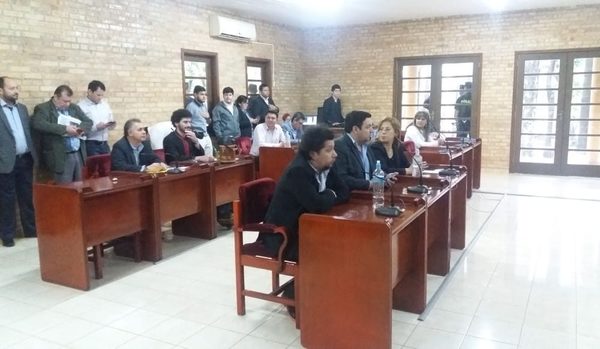 Concejales de CDE no sesionarían mañana tras ser descubiertos en negociado con casillas
