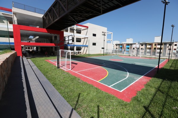 Estrenan dos modernas canchas en el barrio San Francisco - ADN Paraguayo