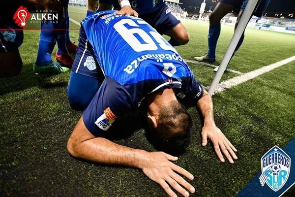 Por su cumpleaños, se autoregaló un hat-trick
