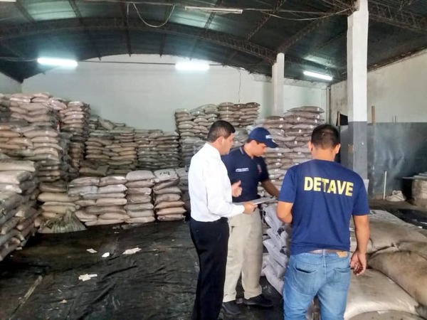 Allanan depósito e incautan azúcar presumiblemente de contrabando - ADN Paraguayo
