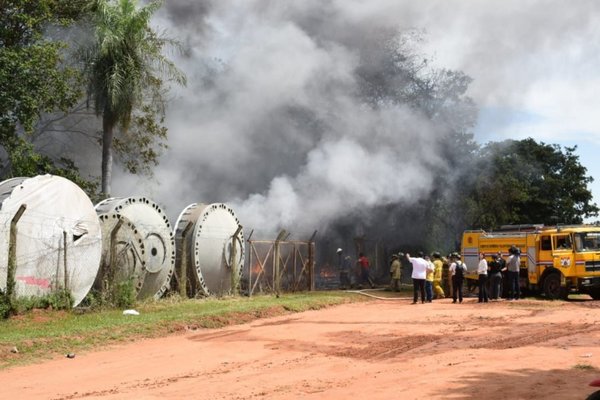 Gran incendio en Luque - Fotos - ABC Color