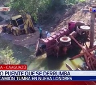 Camión tumba cae a un arroyo tras desplome de un puente - Paraguay.com