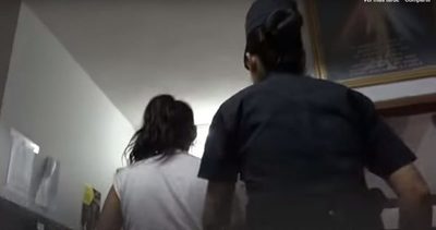 Detienen a mujer por golpear a su pareja
