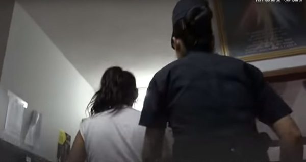 Detienen a mujer por golpear a su pareja