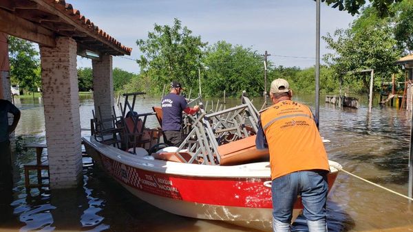 Asisten a 300 familias evacuadas del barrio Chaco’i en Concepción