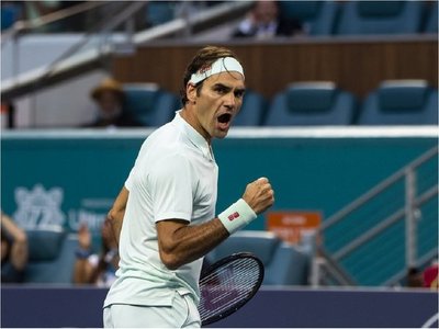 Federer supera con facilidad a Krajinovic y llega a octavos