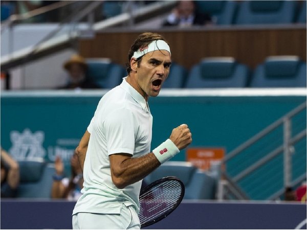 Federer supera con facilidad a Krajinovic y llega a octavos