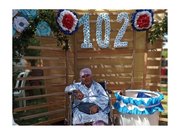 Enfermera de la Guerra del Chaco festejó sus 102 años