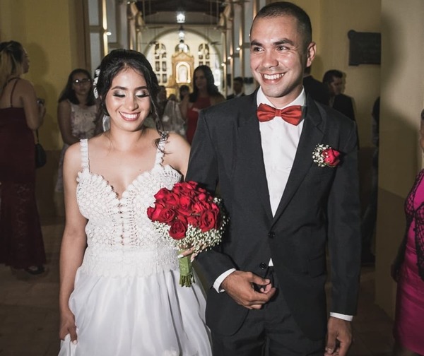 Se casan con música de Dragon Ball