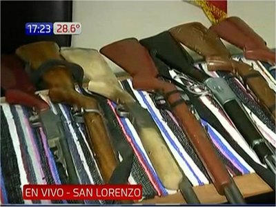 Incautan escopetas y rifles de una vivienda en San Lorenzo | Paraguay en Noticias